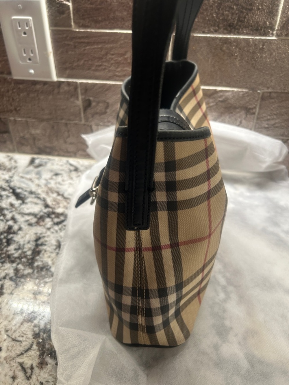 Burberry Vintage Beige Nova Check Canvas Shoulder Bag with Black Leather Trim - Picture 3 of 15